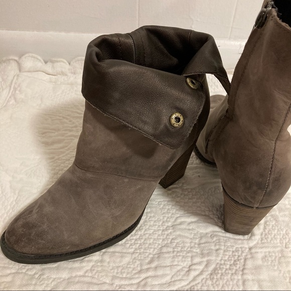 ALDO leather ankle heel bootie button fold over almond shape toe size 8 - Picture 11 of 13